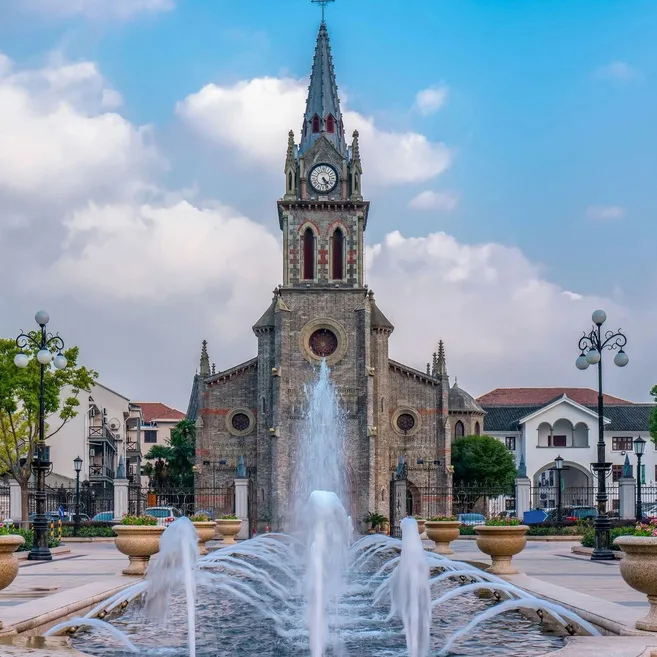 Ningbo's Jiangbei Catholic church and fountain